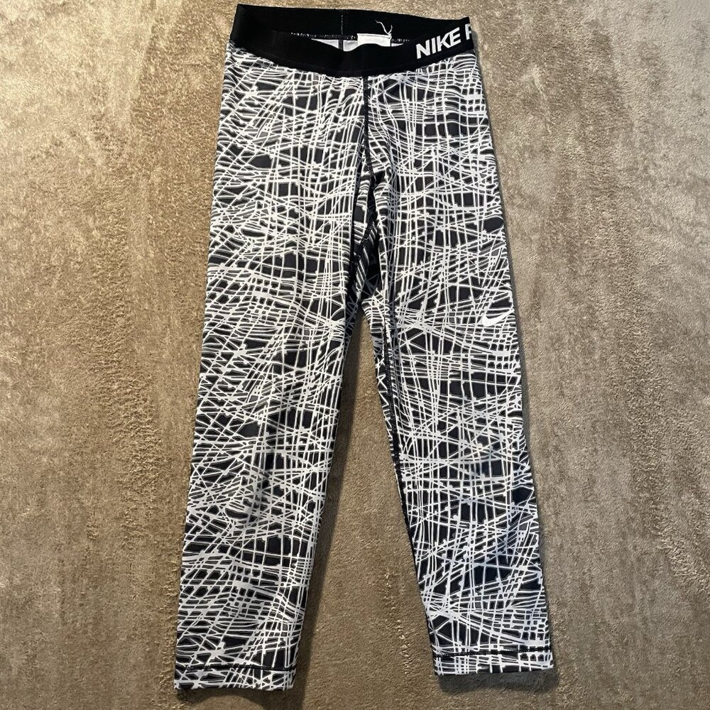 Nike Leggings Womens Small Pro Capri Active Workout Black White Design Mid Rise